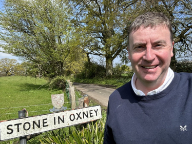 Stephen Bates in Stone in Oxney 